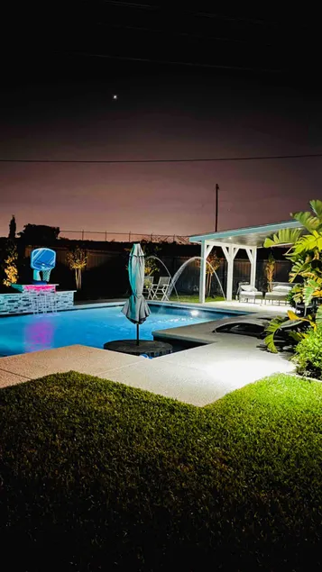 Dream Pool, Lush Garden & Library - Image 1