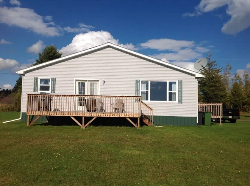 Grand River Cottage 2, Two Bedroom, WIFI, A/C - Image 1