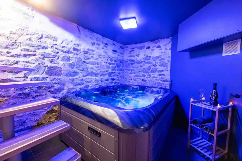 Cozy Room Romantic Jacuzzi - Image 1