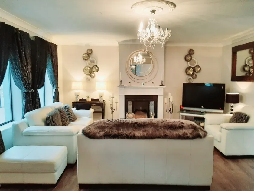 CHIC Townhouse,centrally located - Image 1