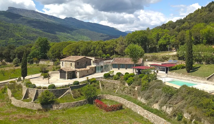 Masia d'Amer - Complex rural amb encant - Image 1