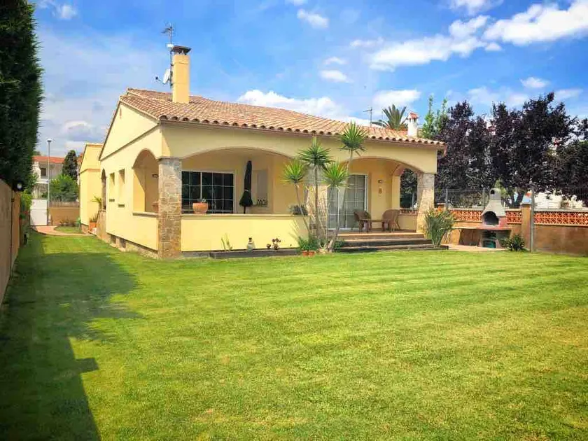 Family home in L'Escala (Costa Brava) - Image 1