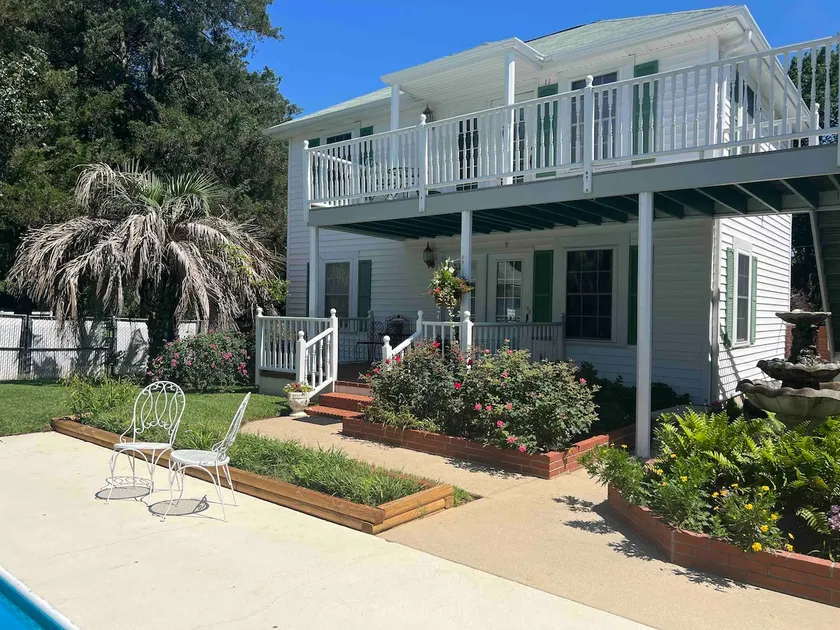 Cottage #11- Upper Level, Pool, 1 BR/1Bth, WIFI - Image 1