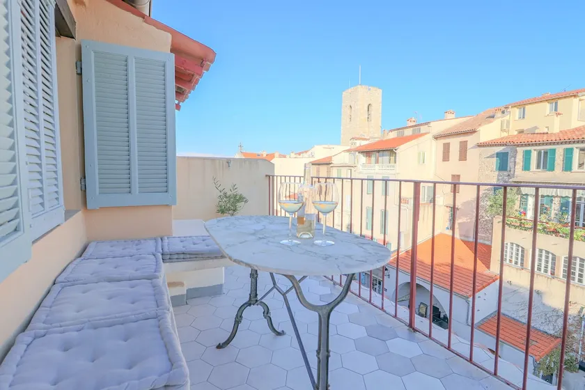 CLT - UNIQUE Duplex & Terrace on the Provencal market - Image 1