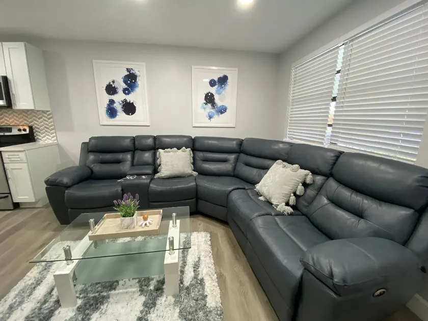 Rachaels Upscale 3 bedrooms Luxury Home - Image 1