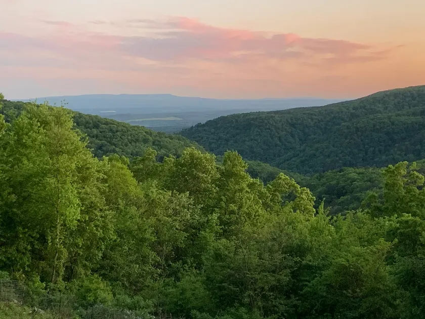 Lazy Bear Cottage with Beautiful view and Fiber Internet! - Image 1