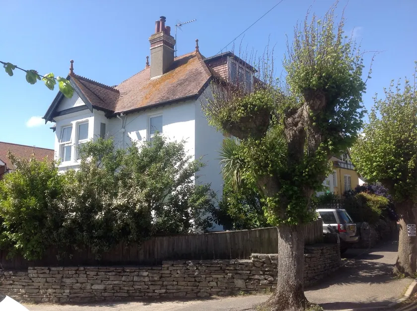 The White House, 1 min walk to beach & dogfriendly - Image 1