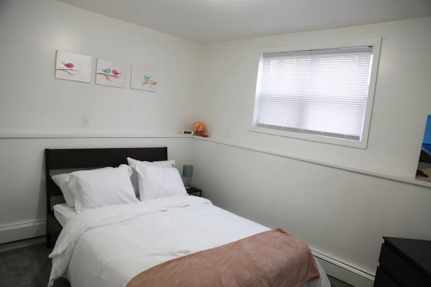 Comfy & Close to Stadium/Airport/RCMP/Downtown - Image 1