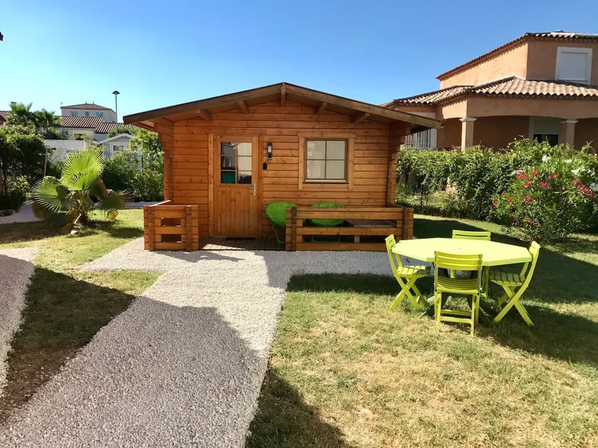Beautiful air-conditioned wooden chalet near tram Mpt. - Image 1