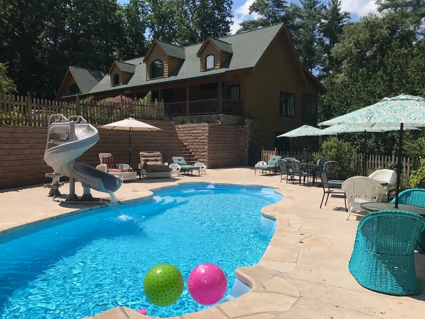 Lazy Bear Lodge: Getaways, WineTours, Bridal Parties, Reunions, Corporate Retreat - Image 1