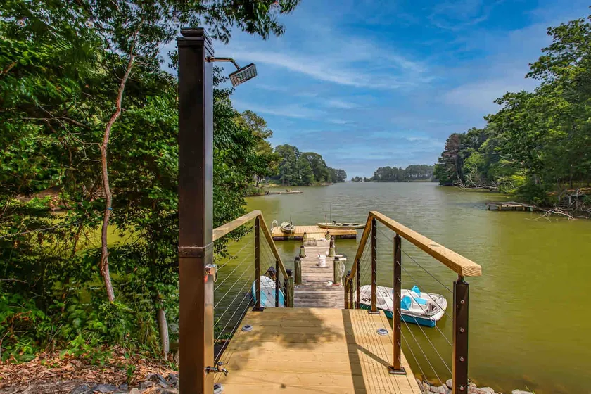 Spacious Lakefront Cottage w/ Private Pier - Image 1