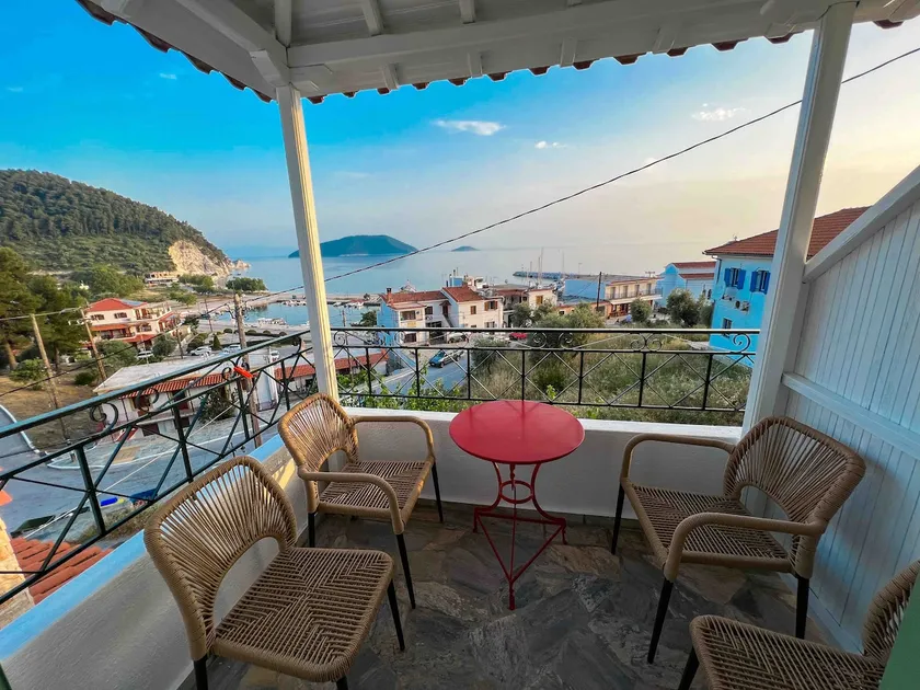 Dia Holiday Apartment with a Seaview in Skopelos - Image 1