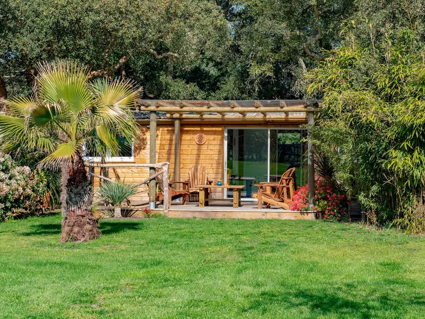 Cottage close to everything with peace of mind - Image 1