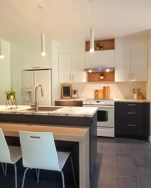 An urban apartment, wooded area - Image 1