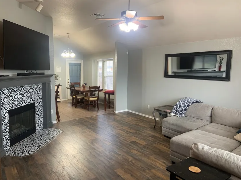 Spacious 4 bedroom home in Woodcreek-1 mile to OU! - Image 1