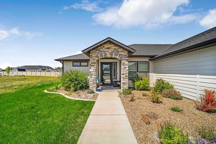 ✨ NEW, Desirable location in Broadmoor Subdivision - Image 1