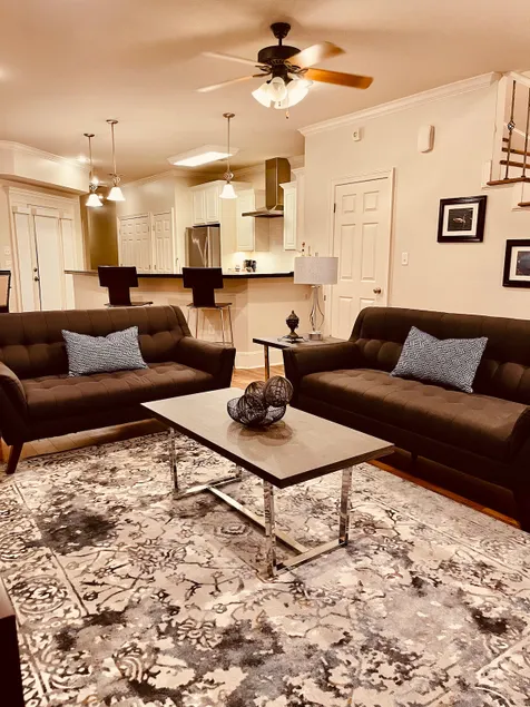 Luxury Historic 3 Bedroom Downtown Delight - Image 1