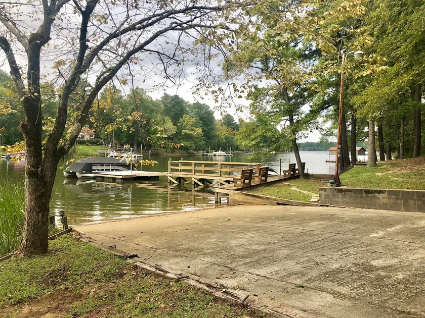 Cozy Lakeside Cabin at Lake Wateree with Dock - Image 1