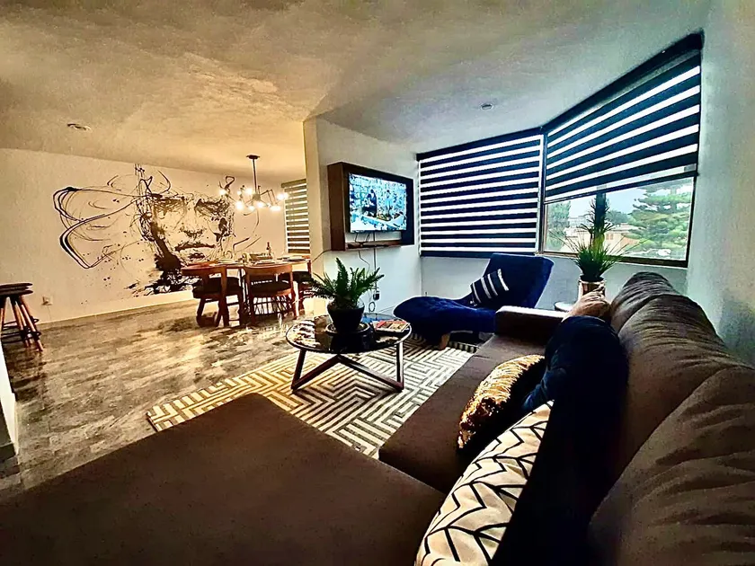 LARGE PENTHOUSE, COMPLETE APARTMENT 100% REMODELED EXPO ZONE - Image 1