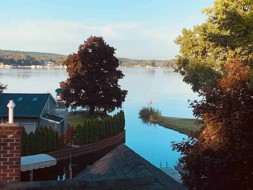 Picturesque apartment - lake view - Image 1