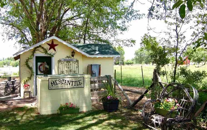 The Yellow Cottage Farm and Guesthouse - Image 1