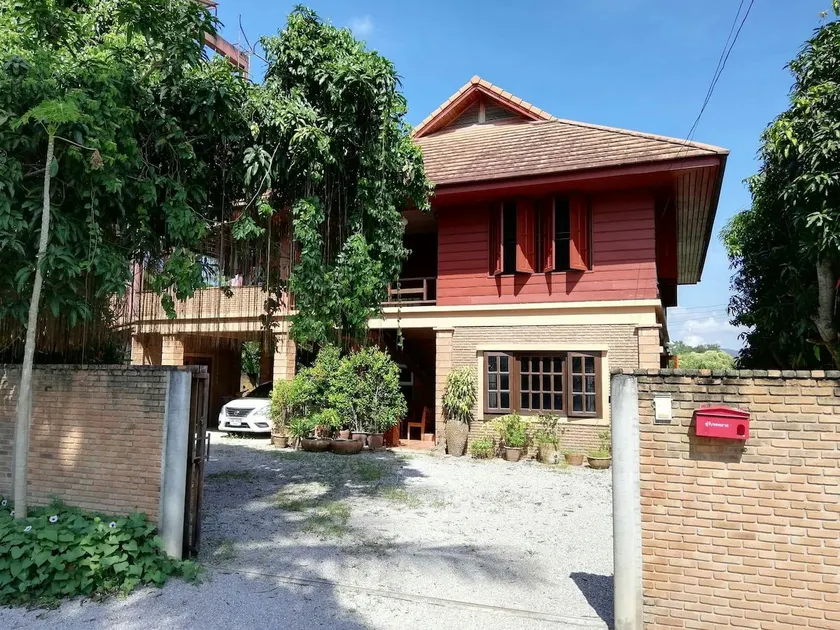 House on the ground floor. Private bottom floor of home - Image 1