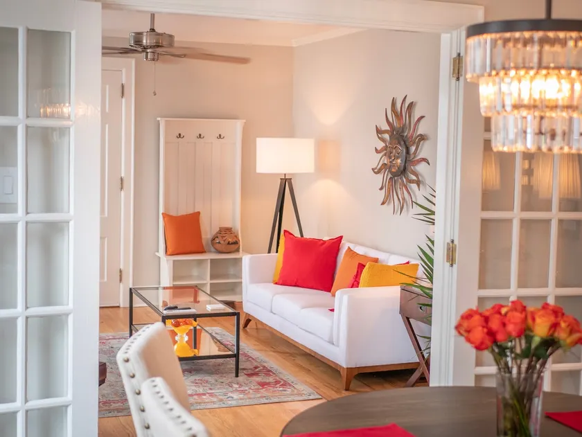 Luxury on Main / South - Image 1