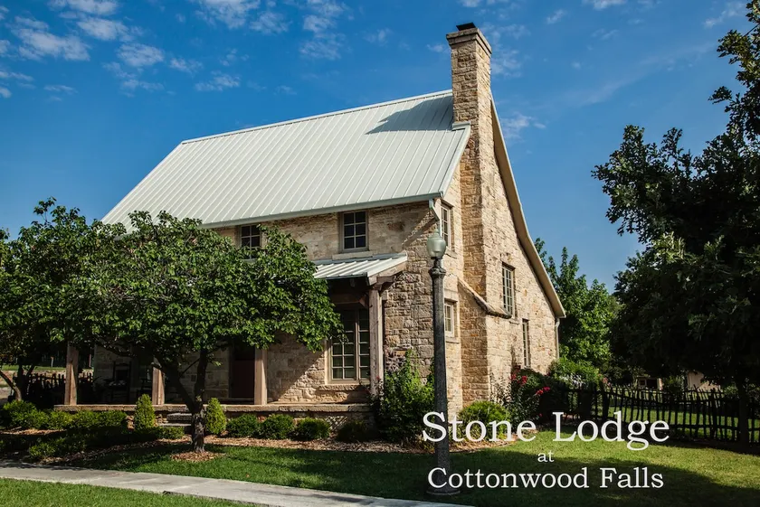 STONE LODGE AT COTTONWOOD FALLS - Image 1