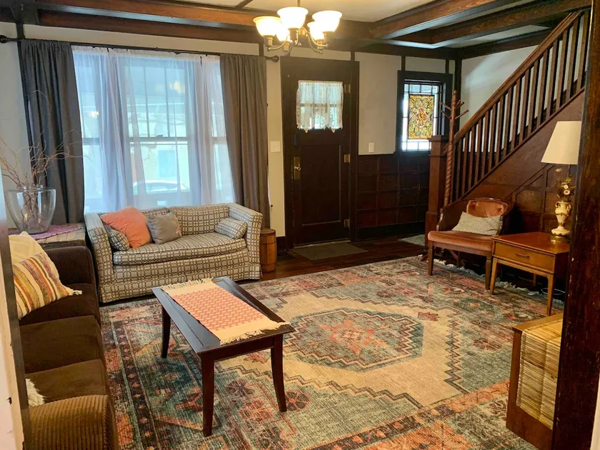 Boho Bungalow off Main-one block from Lovely Park - Image 1