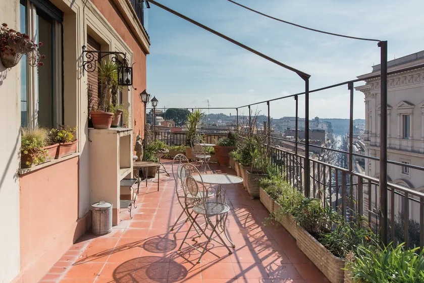 See Sunsets and Historic Landmarks from a Central Apartment - Image 1