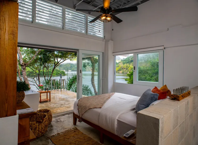 Couples Lakefront Retreat – Kayak & Boat Options - Image 1