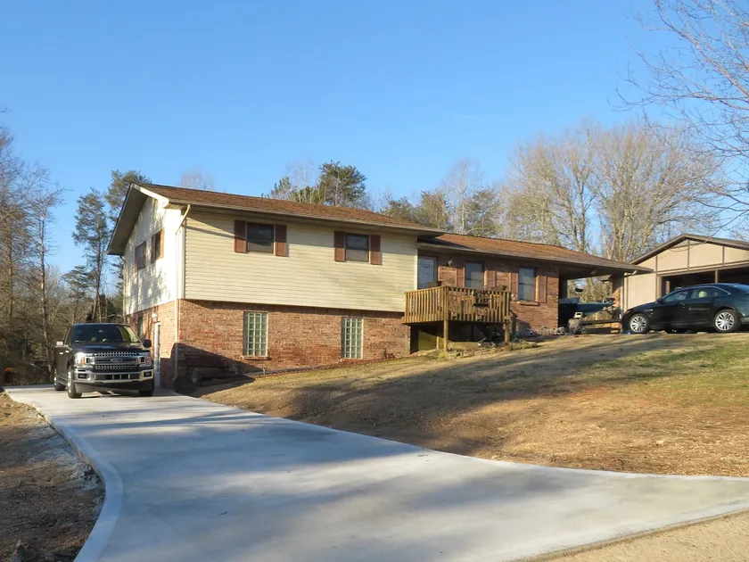 NEAT AS A PIN ACCOMODATION W/POOL LAKE CHICKAMAUGA - Image 1