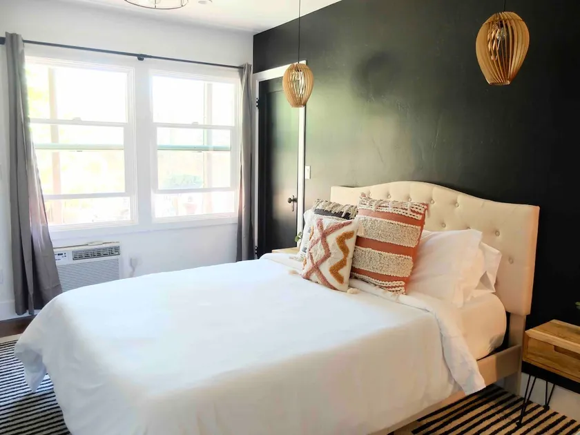 #2 | Vintage 1930’s Hotel Apt | on Downtown Strip - Image 1