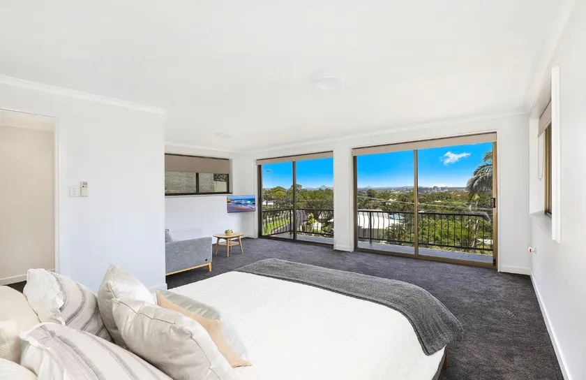 Hotelesque room with stunning Coastal views! - Image 1
