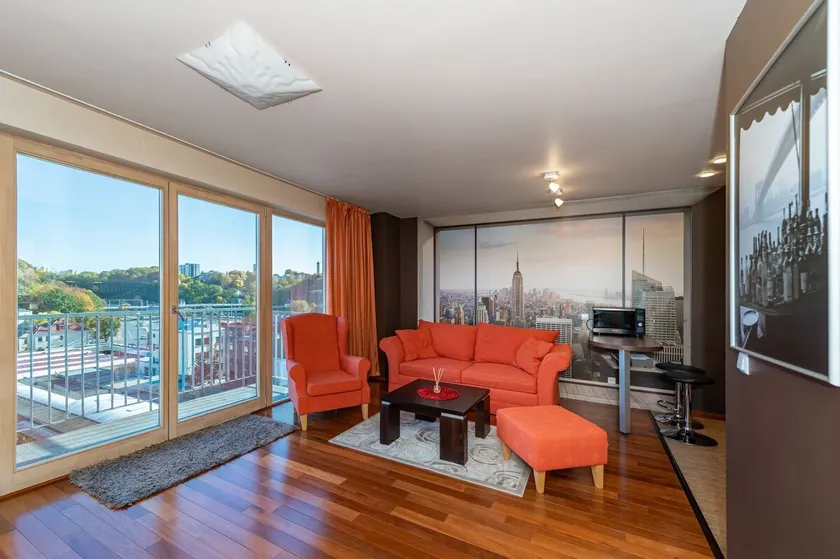 Panoramic city centre apartment by Polo Apartments - Image 1