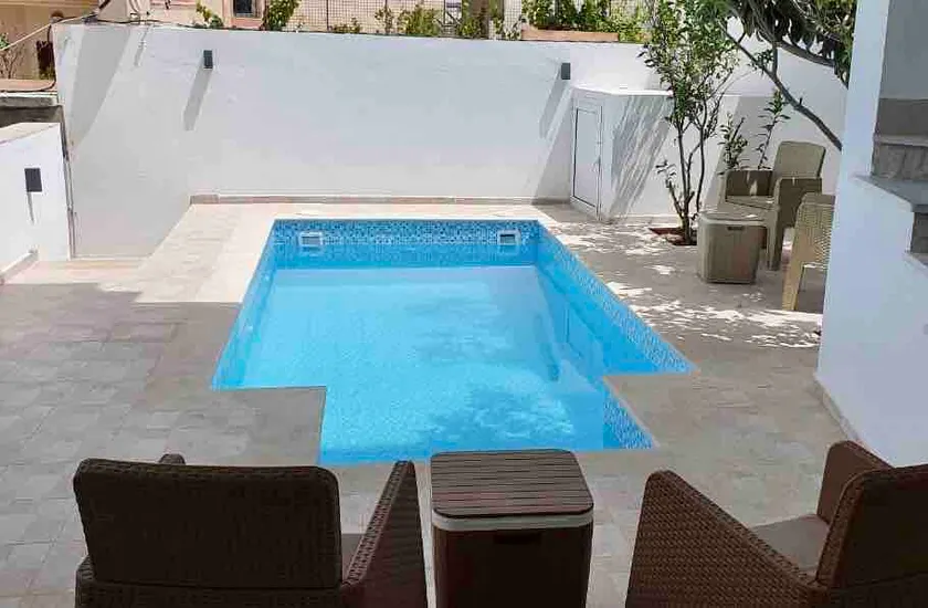 EVA'S HOME - Image 1