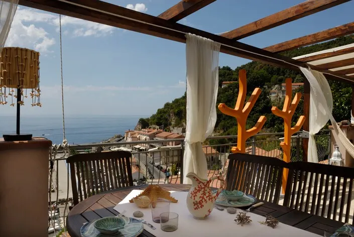 A penthouse with breathtaking views - Image 1