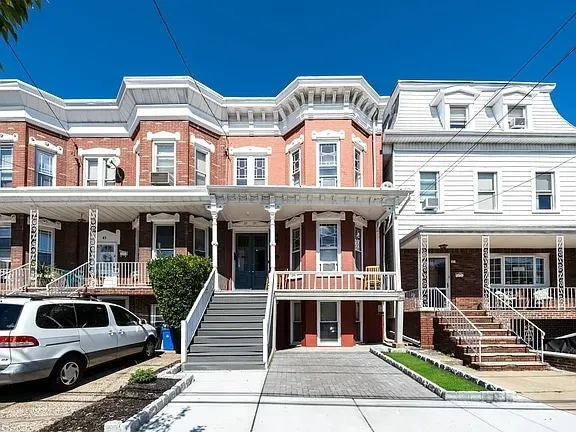 Classical Isbills Row House close to NYC - Image 1