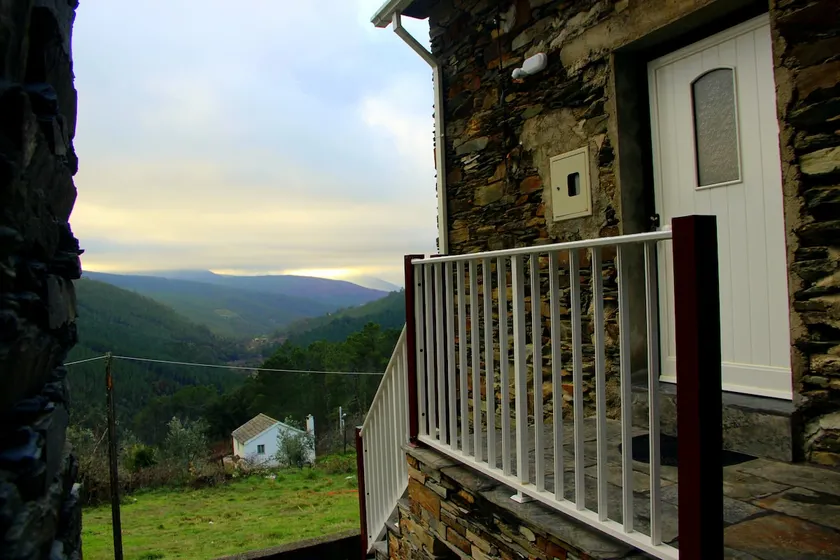 Casa do Avô | Serra da Estrela (Grandfather's House) - Image 1