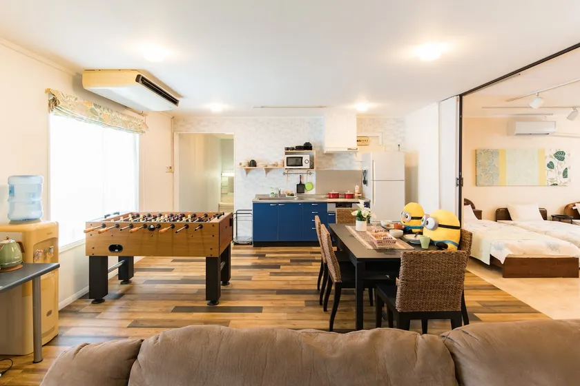 Located in the center of Okinawa, with good access to the north and south (up to 10 people) Large room, comfortable, a room where the Minions live - Image 1