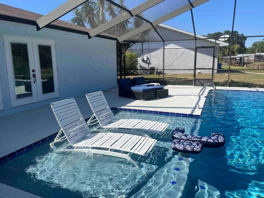 Lake House retreat, minutes from Bella Cosa Venue! - Image 1
