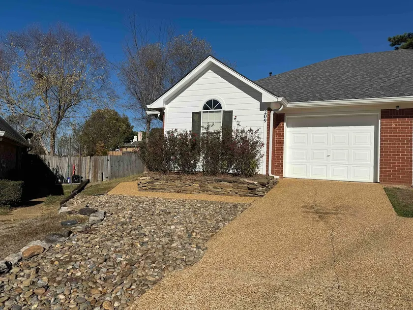Cheerfull 3 bedroom 2 bath close to water & parks - Image 1