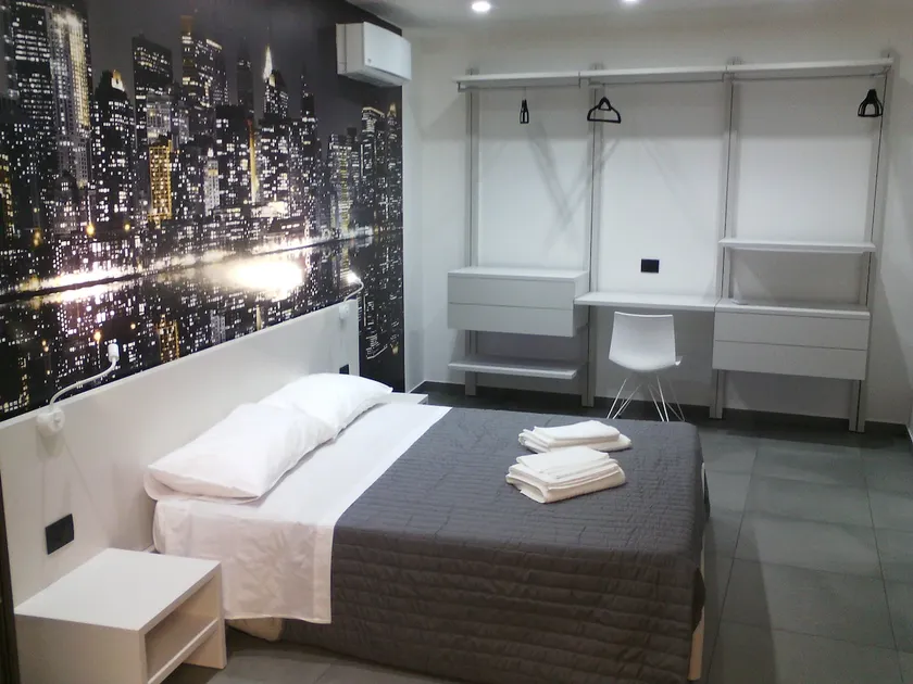 Elizabeth Apartment - Image 1