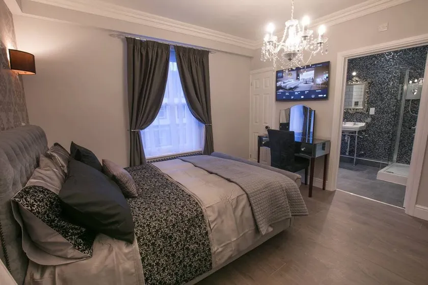 Blickling Hall · Modern Apartment - Image 1