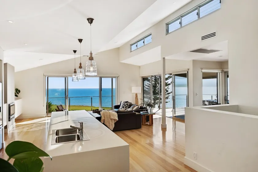 Sea La Vie, Sellicks Beach - Image 1