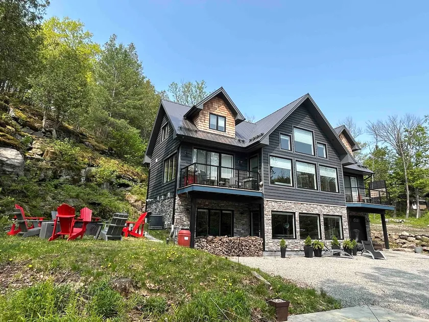The Rowanwood - Muskoka Cottage Retreat - Image 1