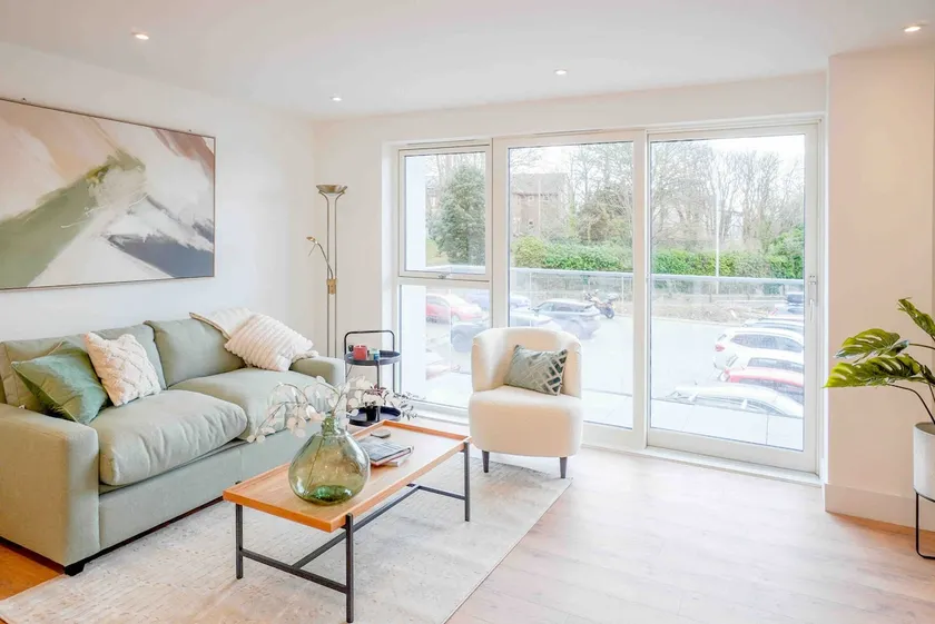 Brand new beautiful apartment @ Mount Wise. - Image 1