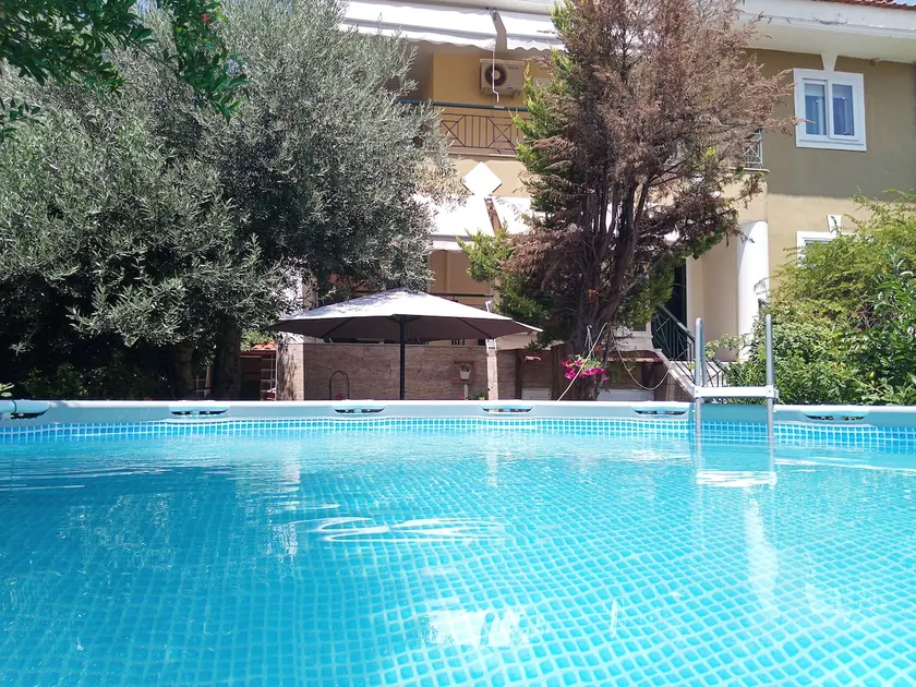 maisonette with garden - Image 1