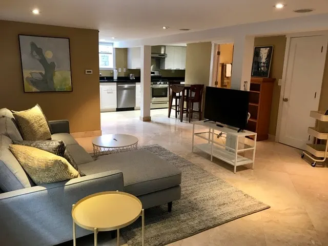 Elegant Madrona Studio Apartment close to Downtown - Image 1