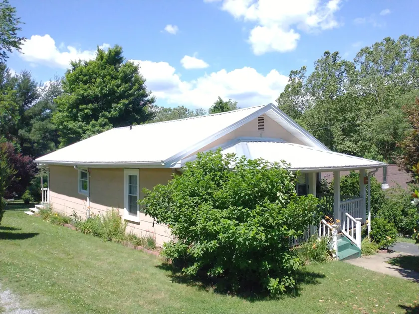 Asheville 2 Cozy Bungalow. Pets OK! 5 Min To Dwtn - Image 1